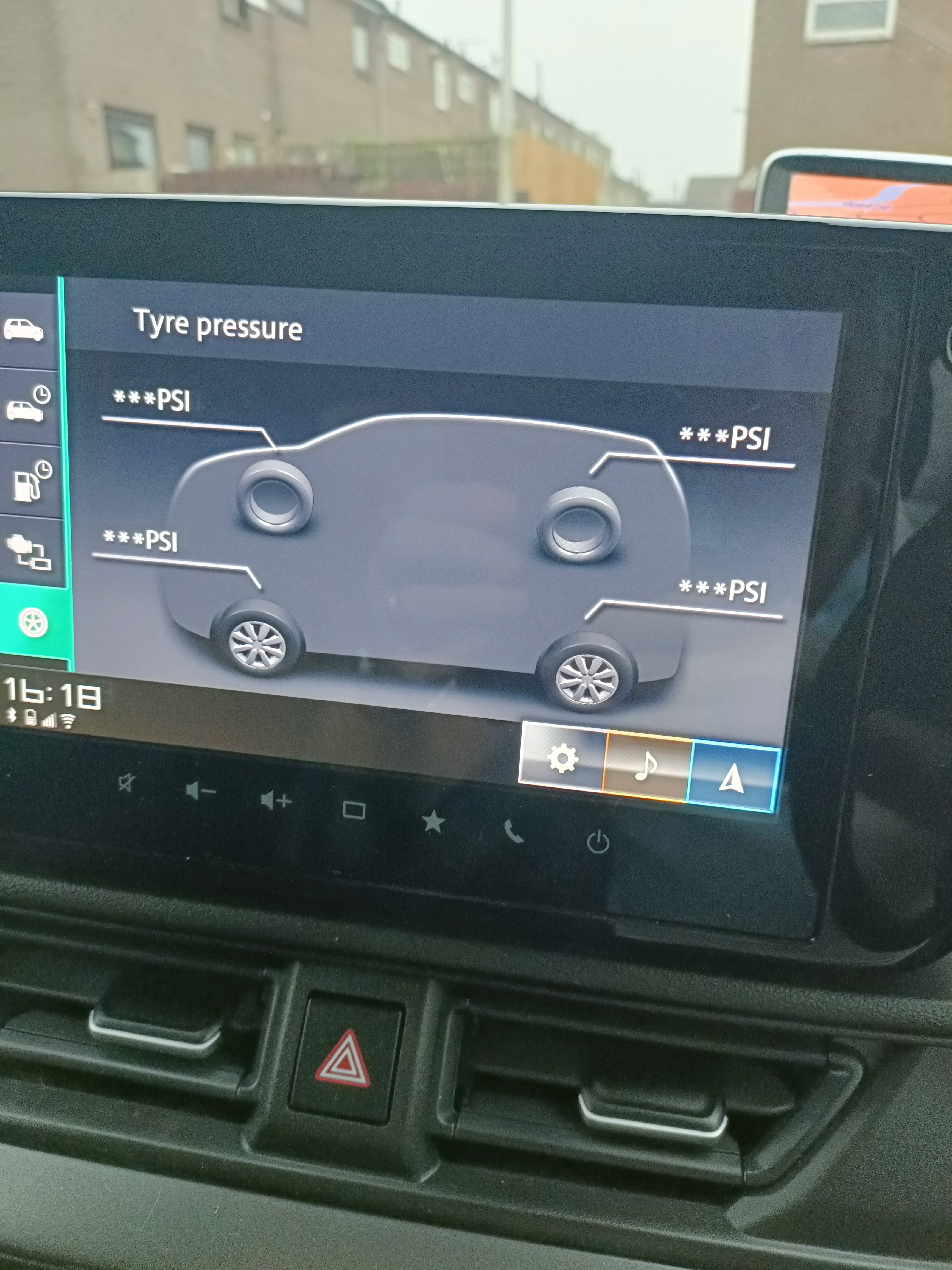 Car’s central display showing tyre pressure information for all four wheels Car’s central display showing tyre pressure information for all four wheels